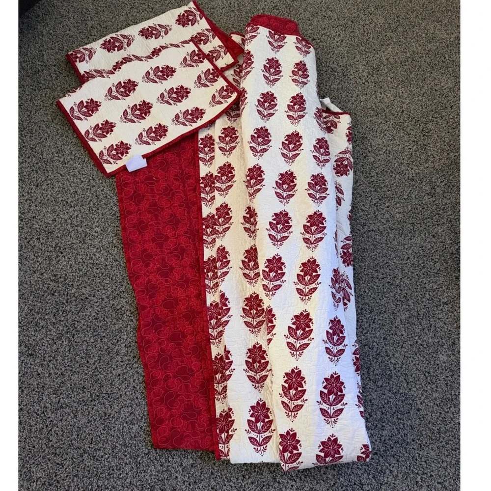 St Nicholas Square Red Floral Quilt Set Full Queen 3pc Reversible Cotton Holiday